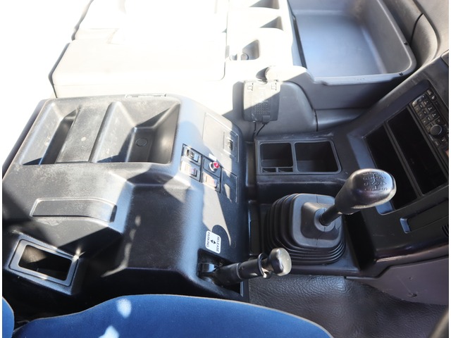 いすゞギガ汚泥吸引車大型（10t）[写真35]