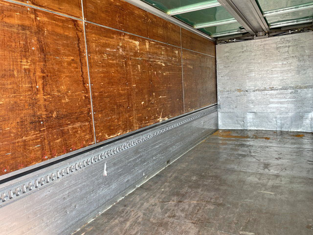 三菱ふそうファイターアルミウイング中型（4t）[写真13]