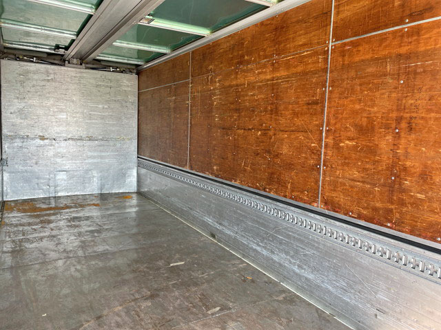 三菱ふそうファイターアルミウイング中型（4t）[写真14]