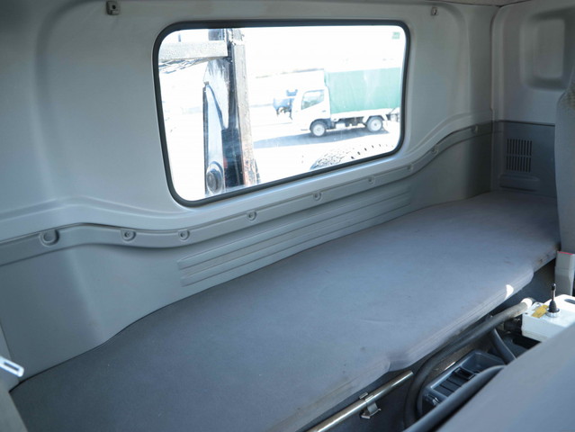 いすゞフォワードコンテナ専用車増トン（6t・8t）[写真19]