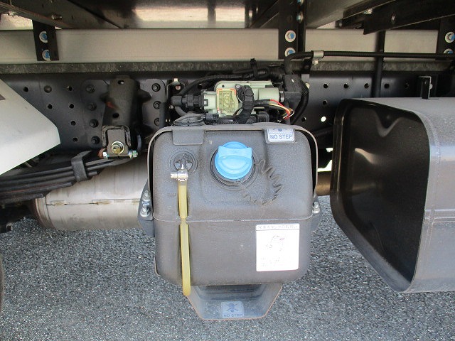 三菱ふそうキャンター冷凍車（冷蔵車）小型（2t・3t）[写真10]