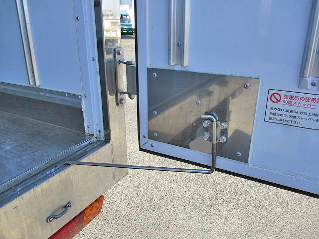 三菱ふそうキャンター冷凍車（冷蔵車）小型（2t・3t）[写真12]