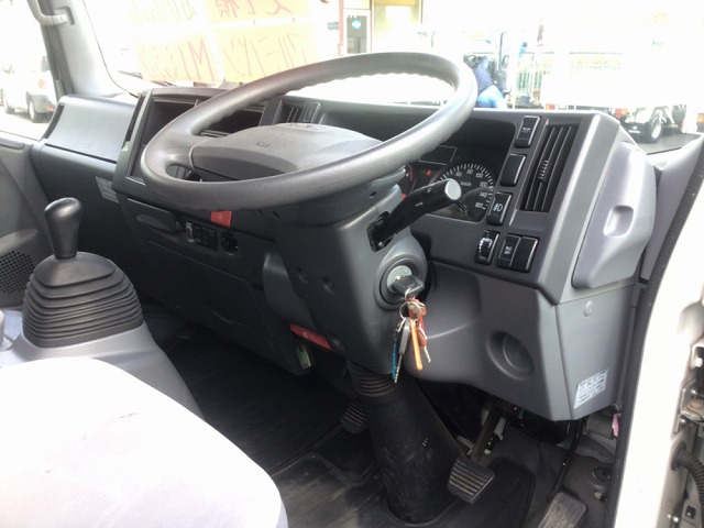 いすゞエルフアルミバン小型（2t・3t）[写真11]