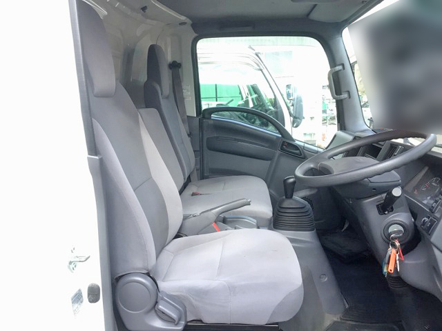 いすゞエルフアルミバン小型（2t・3t）[写真16]