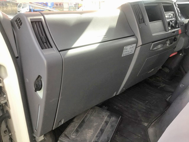 いすゞエルフアルミバン小型（2t・3t）[写真17]