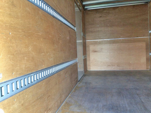 いすゞエルフアルミバン小型（2t・3t）[写真09]