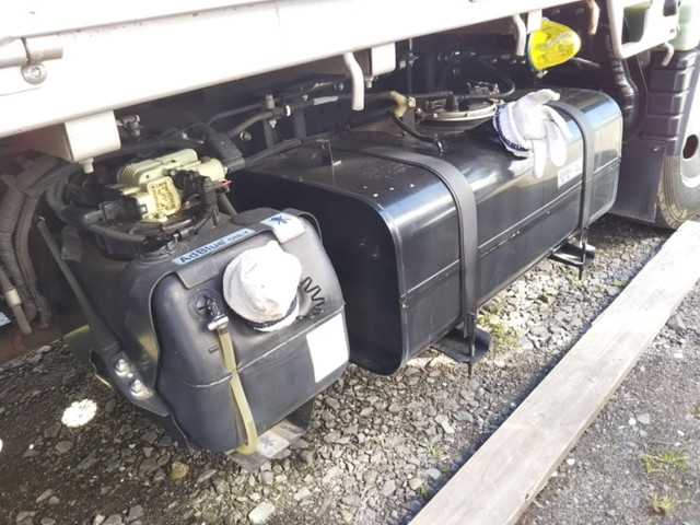 三菱ふそうキャンター平ボディ小型（2t・3t）[写真10]