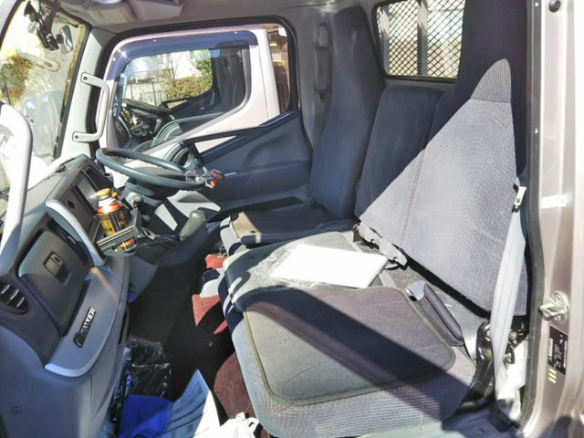 三菱ふそうキャンター平ボディ小型（2t・3t）[写真25]