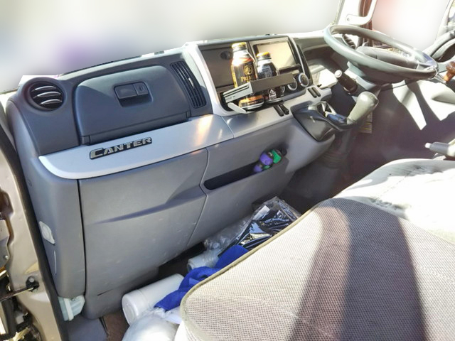 三菱ふそうキャンター平ボディ小型（2t・3t）[写真26]