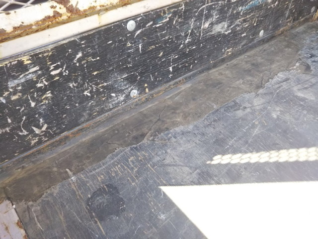 三菱ふそうキャンター平ボディ小型（2t・3t）[写真08]