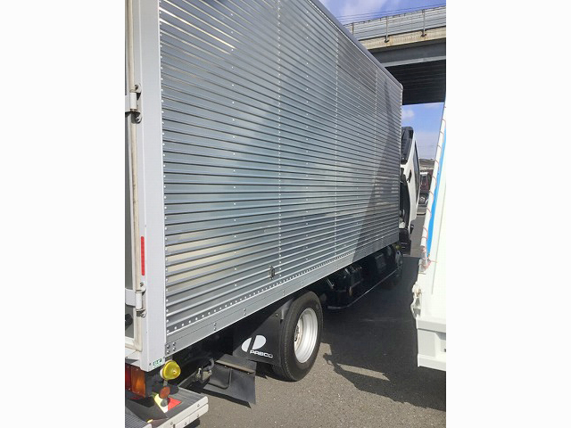 いすゞエルフアルミバン小型（2t・3t）[写真02]