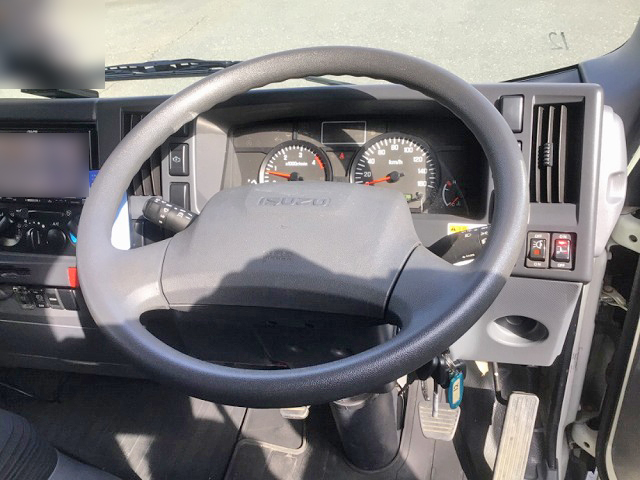 いすゞエルフアルミバン小型（2t・3t）[写真30]