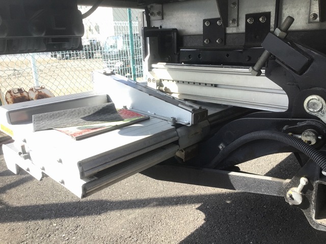 いすゞエルフアルミバン小型（2t・3t）[写真07]