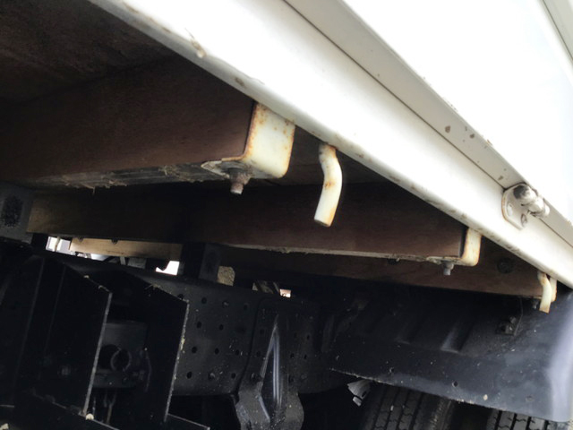 三菱ふそうキャンター平ボディ小型（2t・3t）[写真12]