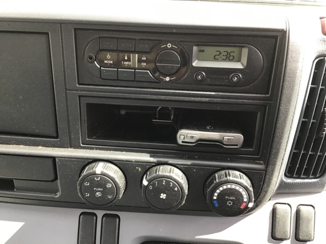 三菱ふそうキャンター平ボディ小型（2t・3t）[写真21]