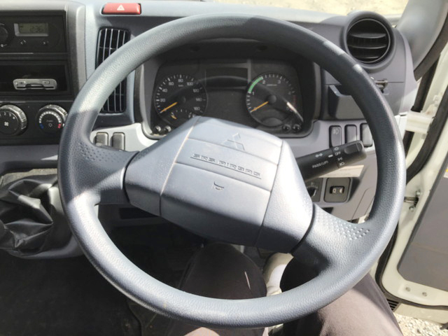 三菱ふそうキャンター平ボディ小型（2t・3t）[写真24]