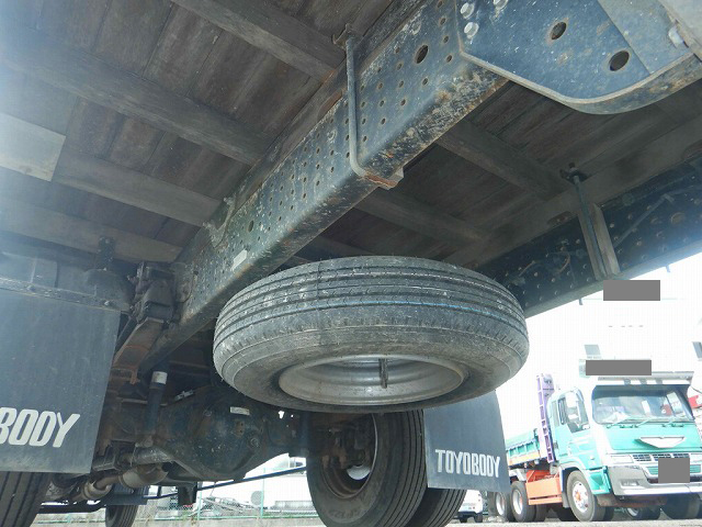 三菱ふそうキャンター平ボディ小型（2t・3t）[写真17]