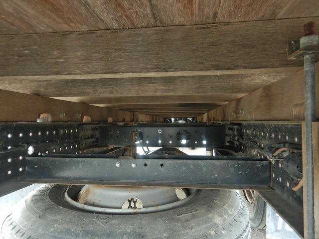 三菱ふそうキャンター平ボディ小型（2t・3t）[写真18]