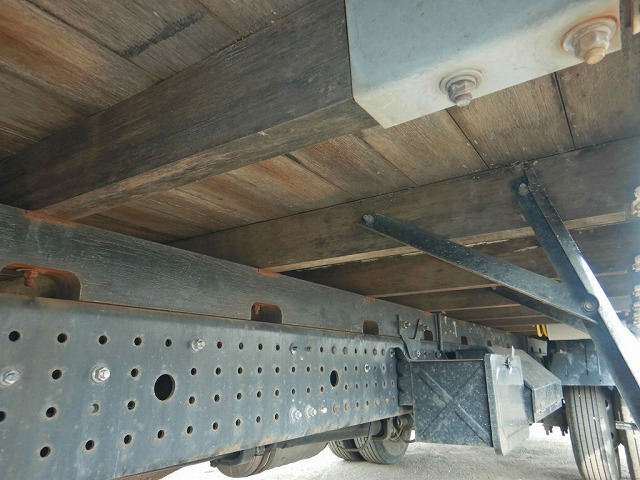 三菱ふそうキャンター平ボディ小型（2t・3t）[写真20]