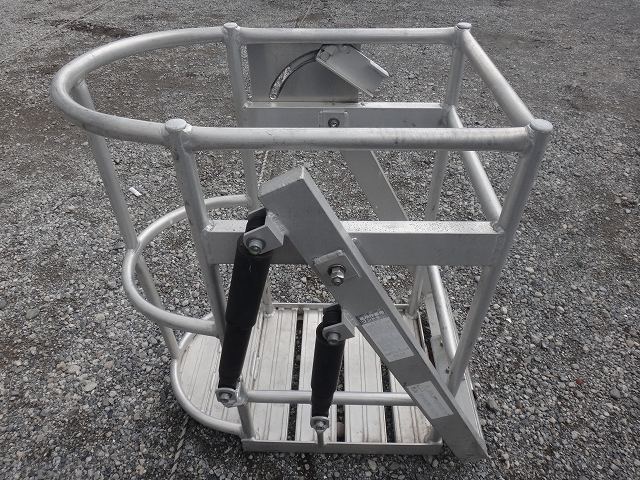 いすゞエルフクレーン3段小型（2t・3t）[写真02]