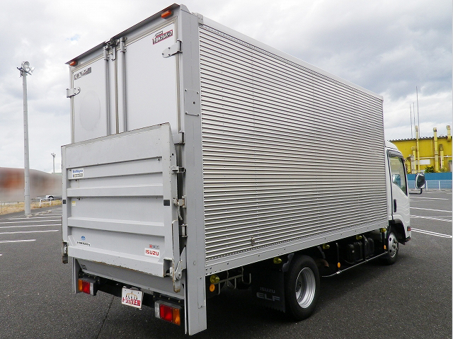 いすゞエルフアルミバン小型（2t・3t）[写真02]