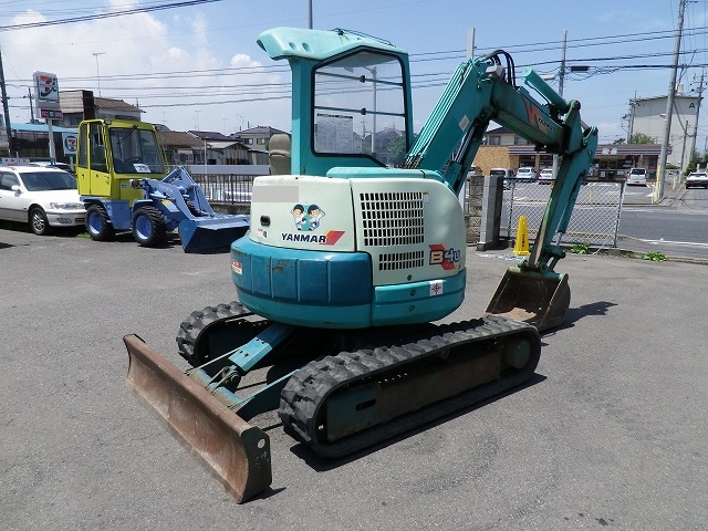 ヤンマーミニユンボ（ミニバックホー）[写真02]