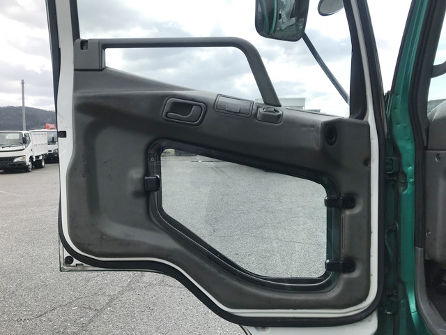 三菱ふそうファイターアルミウイング中型（4t）[写真29]