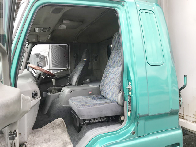 三菱ふそうファイターアルミウイング中型（4t）[写真31]