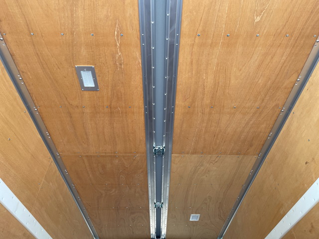 いすゞエルフアルミウイング小型（2t・3t）[写真12]