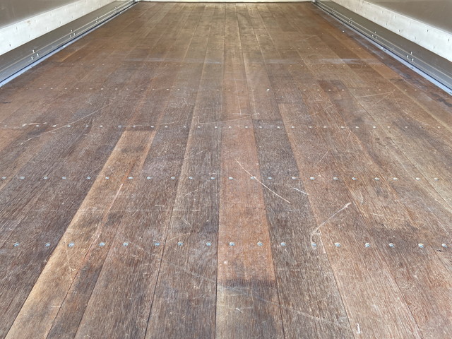 いすゞエルフアルミウイング小型（2t・3t）[写真13]