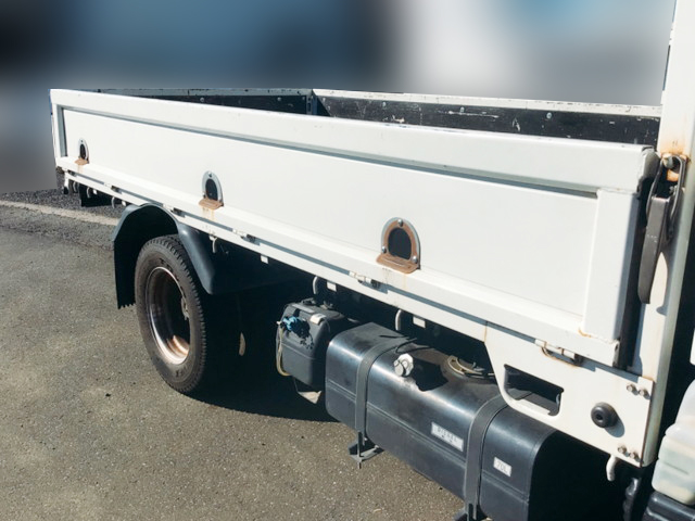 三菱ふそうキャンター平ボディ小型（2t・3t）[写真10]