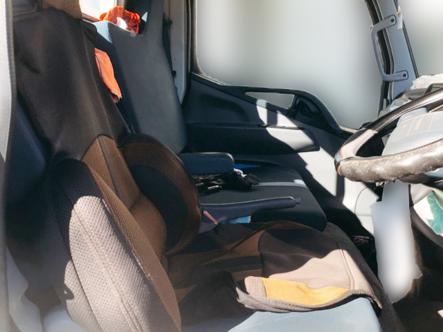 三菱ふそうキャンター平ボディ小型（2t・3t）[写真20]