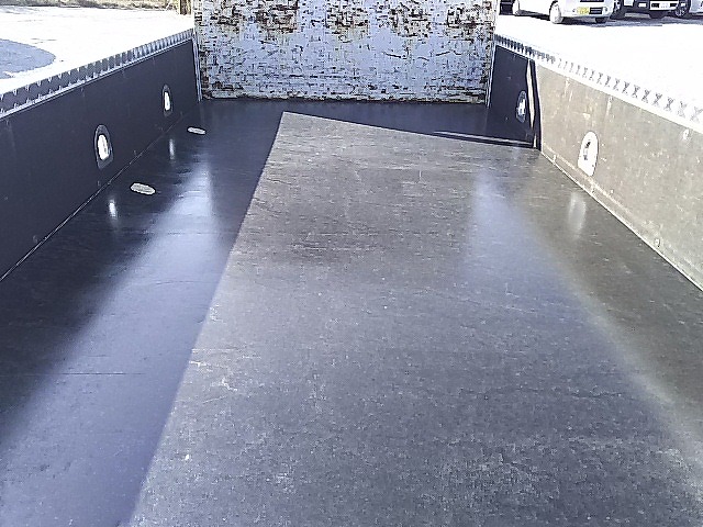 日野デュトロ平ボディ小型（2t・3t）[写真10]