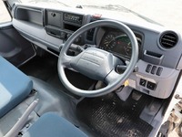 三菱ふそうキャンター平ボディ小型（2t・3t）[写真13]