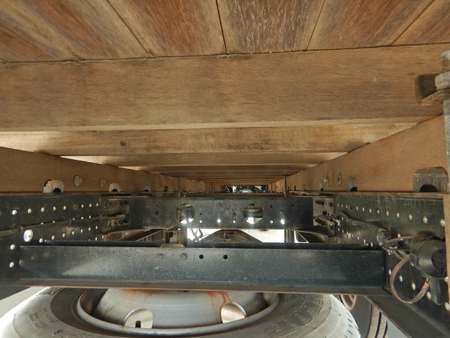 三菱ふそうキャンター平ボディ小型（2t・3t）[写真15]