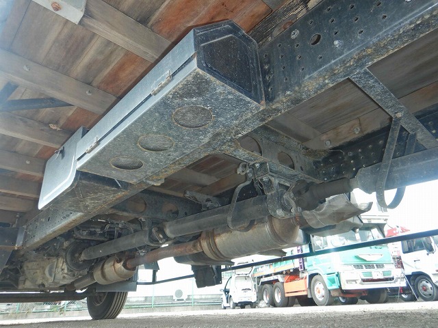 三菱ふそうキャンター平ボディ小型（2t・3t）[写真16]