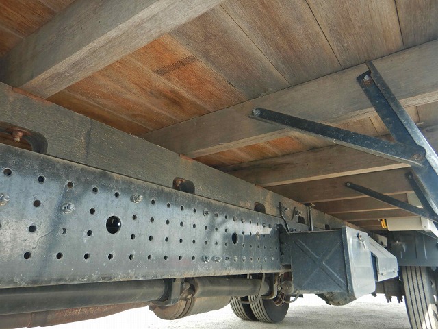 三菱ふそうキャンター平ボディ小型（2t・3t）[写真17]