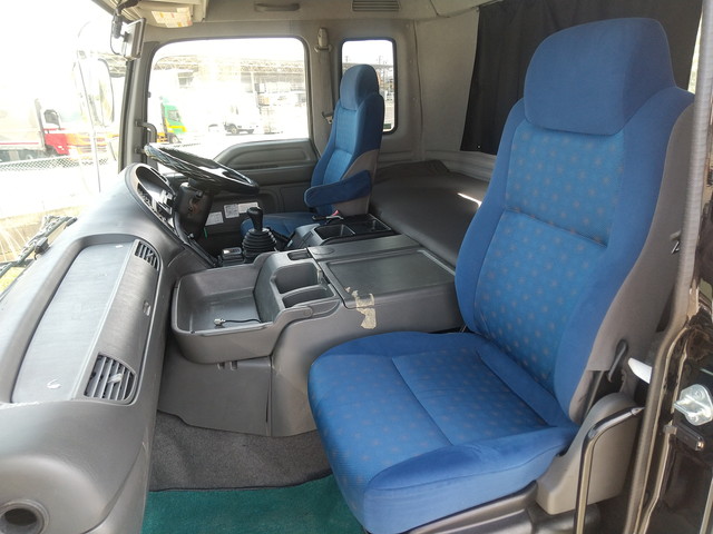 いすゞギガトレーラーヘッド（トラクターヘッド）大型（10t）[写真30]