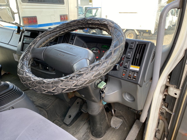 いすゞフォワードアルミウイング中型（4t）[写真27]