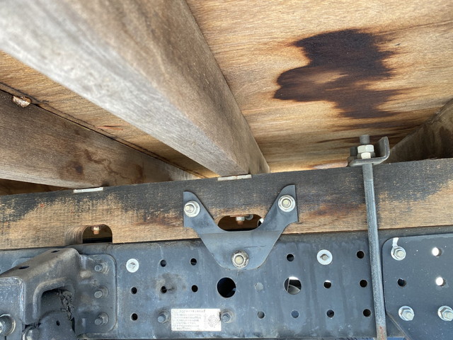 三菱ふそうキャンター平ボディ小型（2t・3t）[写真16]