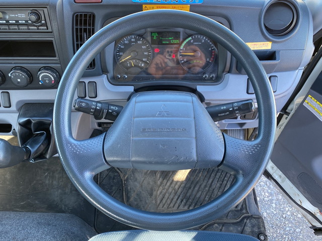 三菱ふそうキャンター平ボディ小型（2t・3t）[写真32]