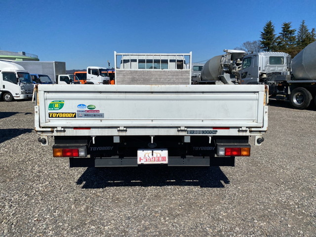 三菱ふそうキャンター平ボディ小型（2t・3t）[写真09]