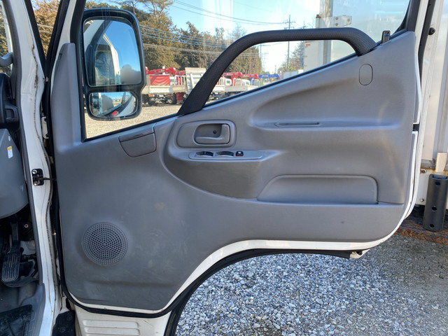 日野デュトロ平ボディ小型（2t・3t）[写真24]