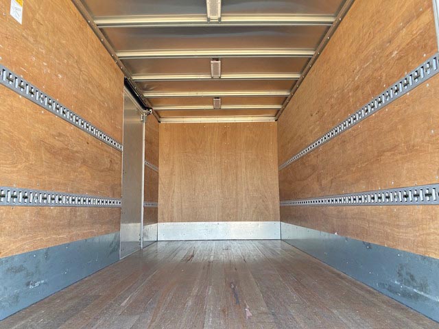 三菱ふそうキャンターアルミバン小型（2t・3t）[写真12]