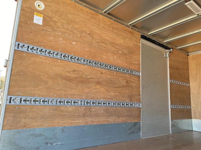 三菱ふそうキャンターアルミバン小型（2t・3t）[写真14]