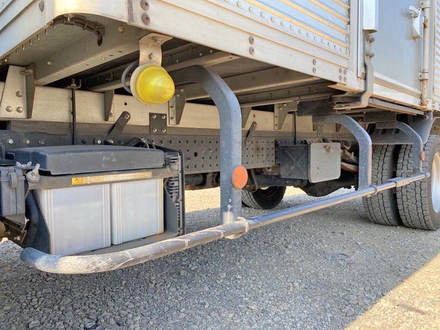 三菱ふそうキャンターアルミバン小型（2t・3t）[写真20]