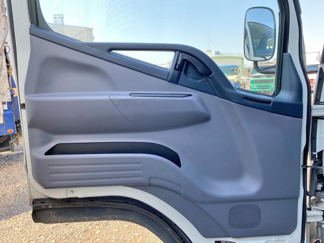 三菱ふそうキャンターアルミバン小型（2t・3t）[写真30]