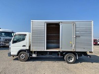 三菱ふそうキャンターアルミバン小型（2t・3t）[写真06]