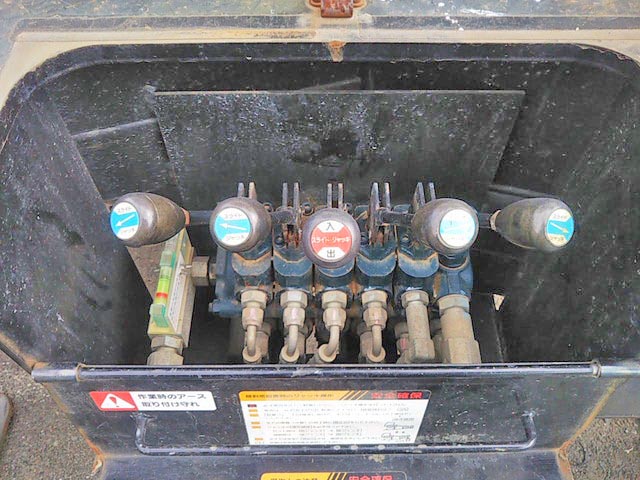 いすゞエルフ穴掘建柱車小型（2t・3t）[写真17]