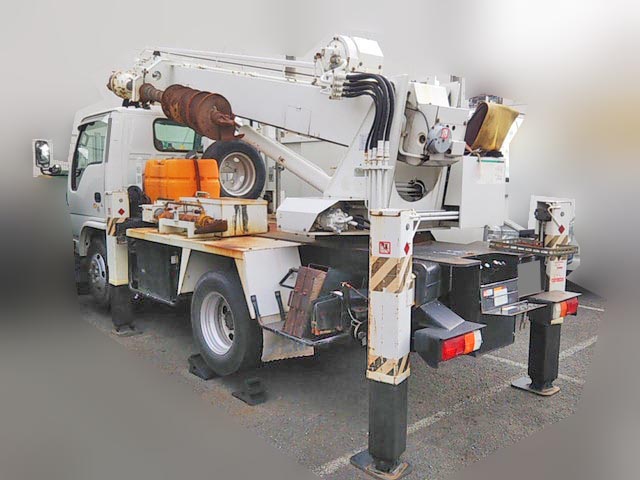 いすゞエルフ穴掘建柱車小型（2t・3t）[写真02]